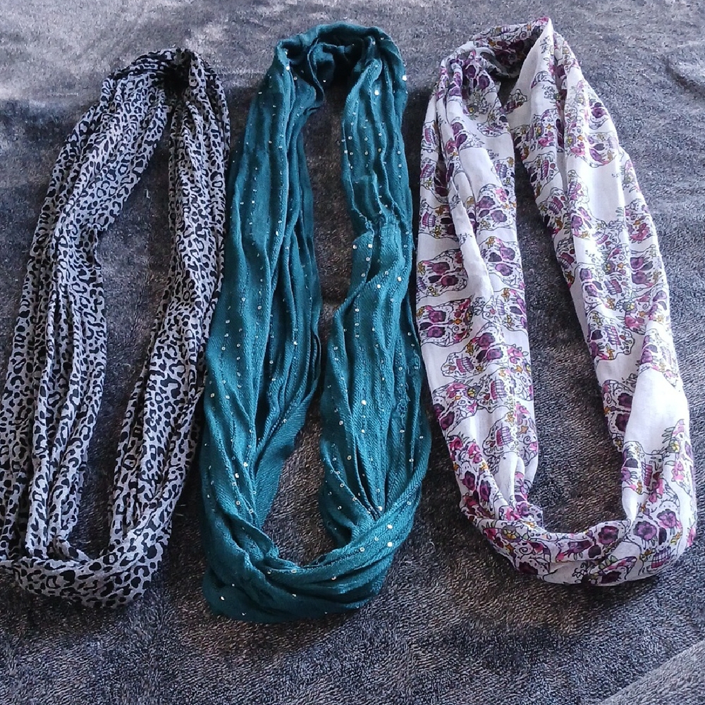 Stylish Women's Scarf Set - Black, Teal, White
